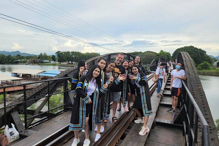 Exklusive Kanchanaburi Highlights & Erawan Wasserfall Tagesausflug