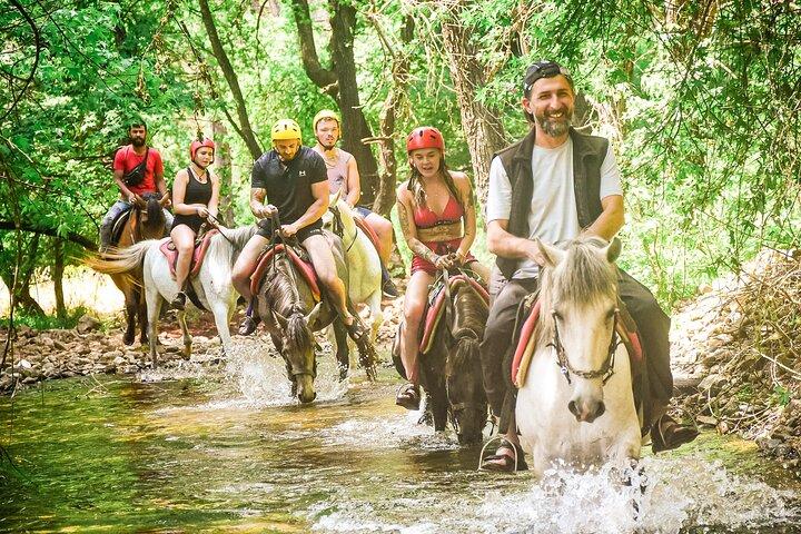 Experiencia de montar a caballo en Kusadasi para todos con traslados