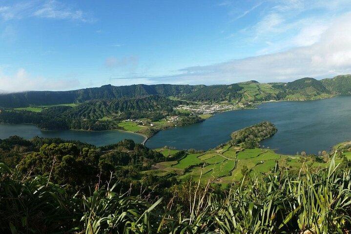 Excursão privada de dia inteiro à Lagoa da Cratera das Sete Cidades e à Lagoa da Cratera do Fogo