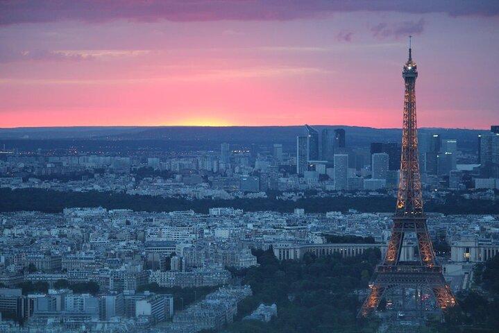 Paris Orientation Tour in Small Group with an Expert Driver