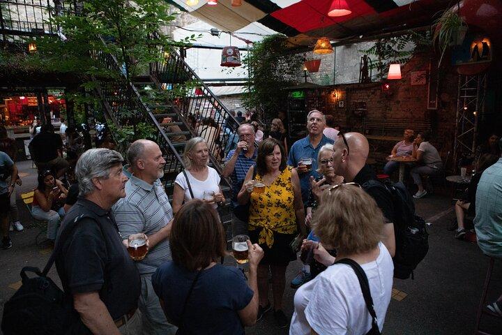 Budapest Ruin Bars Excursão noturna a pé com bebidas e comida de rua