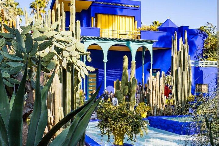Private VIP Marrakech City Tour by Mercedes Vito & Official Guide