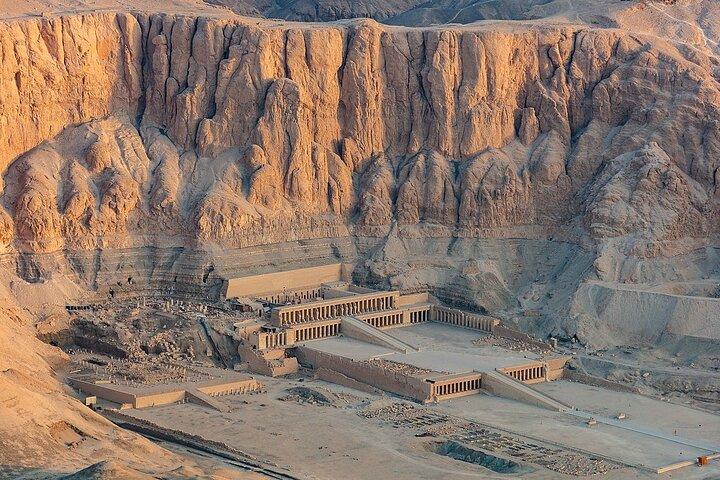 Excursão privada de luxo às margens leste e oeste de Luxor.