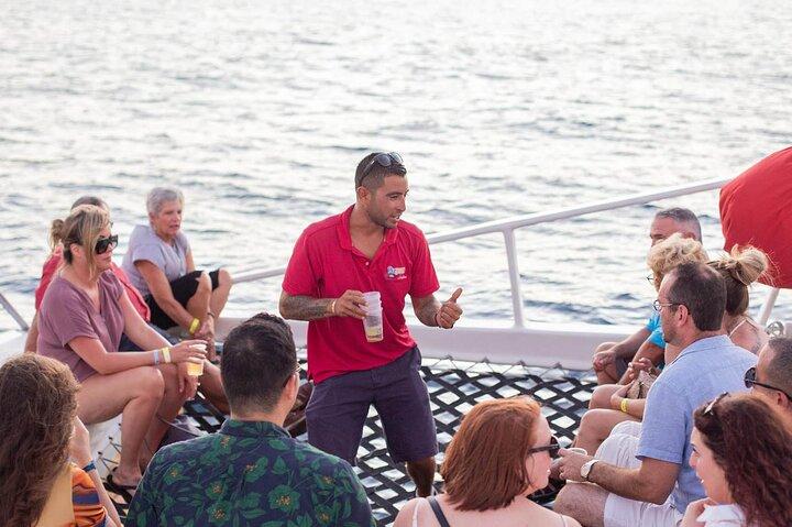 Cruzeiro ao pôr do sol em Los Cabos com jazz e vinho