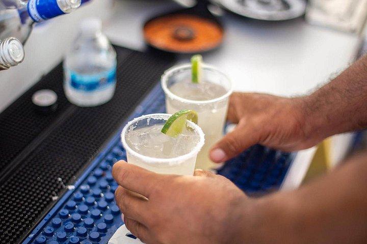 飲み放題＆スナック付きサンセットパーティークルーズ