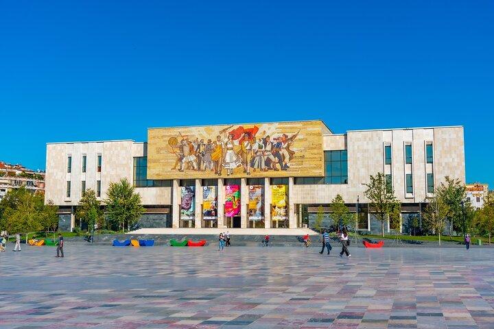 Passeggiata nel patrimonio storico di Tirana