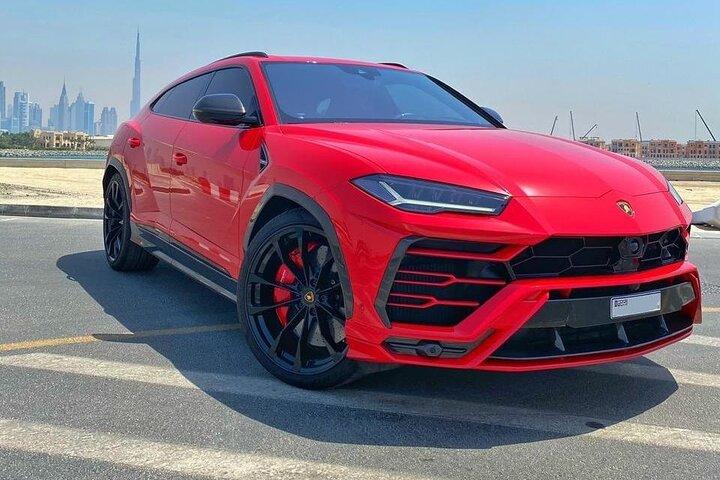 Heldagsudlejning af Lamborghini URUS i Dubai
