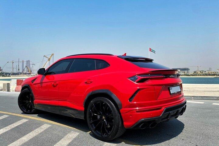 Heldagsudlejning af Lamborghini URUS i Dubai