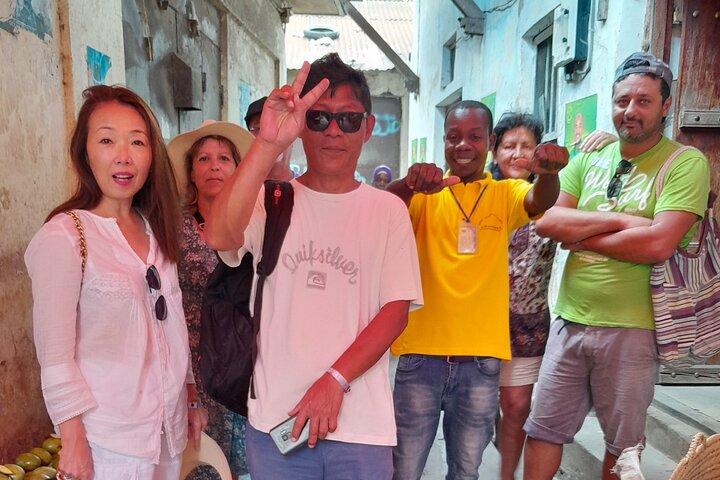 Wandeltocht door de stad op het eiland Zanzibar