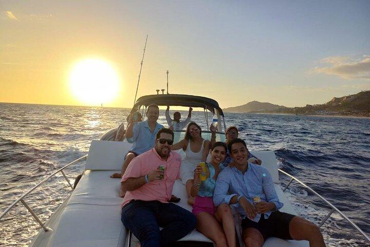 Tour privato in barca al tramonto di Cabo : cena, bevande e arco 1 - 20 ppl