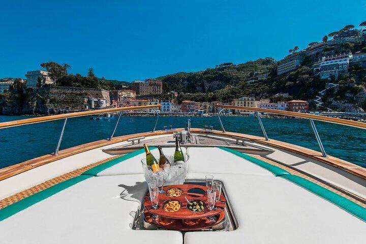 Amalfiküste Private Bootstour von Sorrento, Positano oder Neapel
