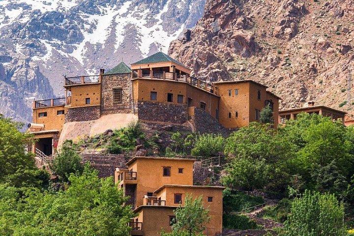 マラケシュ発イムリル アトラス山脈への 1 日旅行