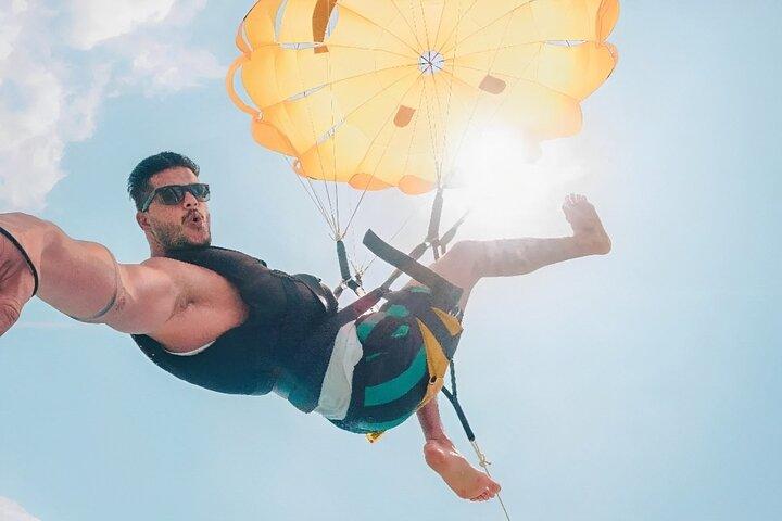 Sport acquatici a Bali: avventura in parapendio, banana boat, ciambella e moto d'acqua