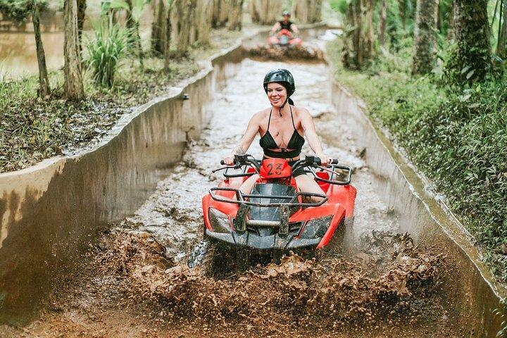 Passe de quadriciclo Bali pela transferência privada da cachoeira Gorilla Cave