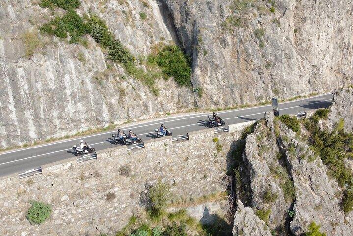 Aluguer de scooter para visitar Sorrento, Amalfi Coast, Positano e mais