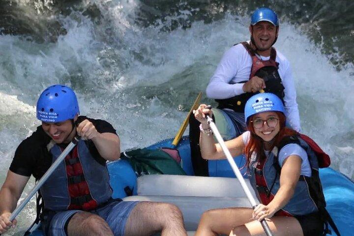 Costa Rica Pura Vida Rafting Sarapiqui Fluss Klasse III-IV