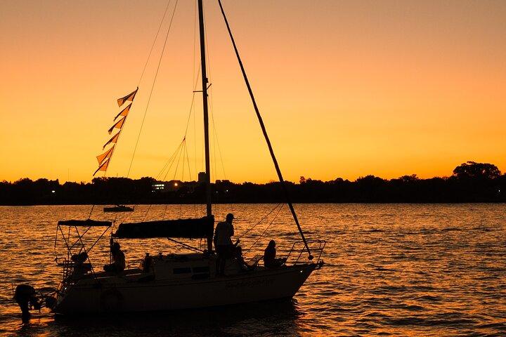 「SAILBOAT RIDE：タンゴとチョリパン（典型的なアルゼンチン料理）
