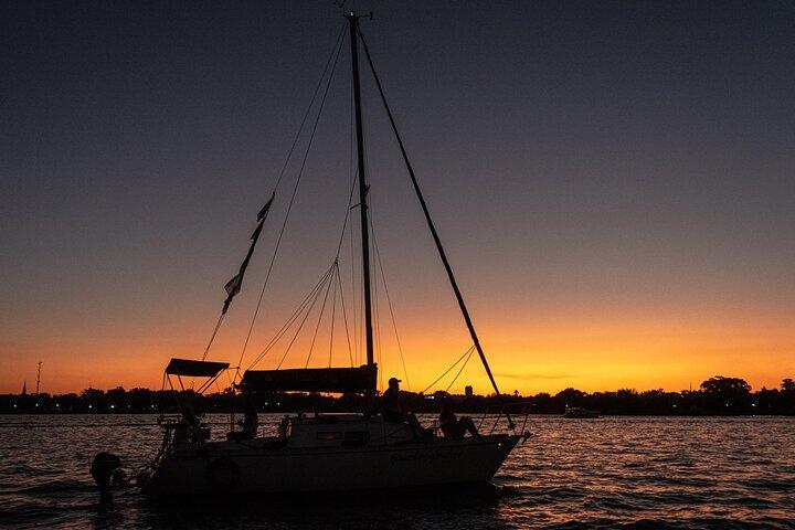 「SAILBOAT RIDE：タンゴとチョリパン（典型的なアルゼンチン料理）