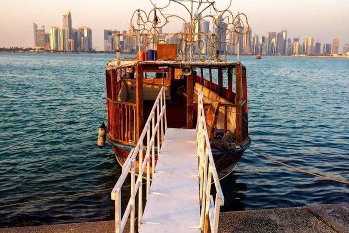 Entdecken Sie Dohas Charme auf einer 2-stündigen Dhow-Kreuzfahrt am Abend