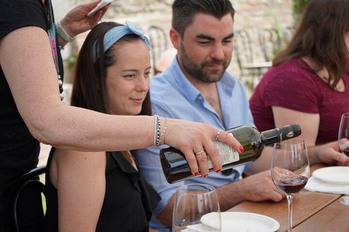 É hora do vinho! 2 vinícolas e almoço de fazenda a mesa - max 8 pp