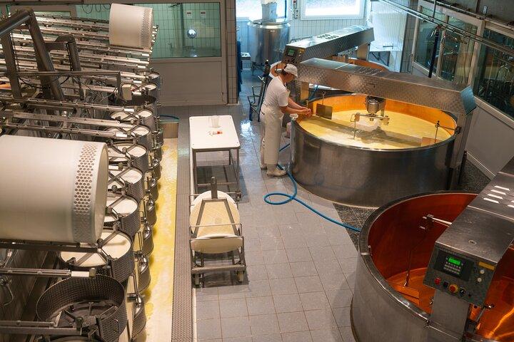 ベルン発グリュイエール、チーズ工場＆メゾンカイラー日帰り旅行