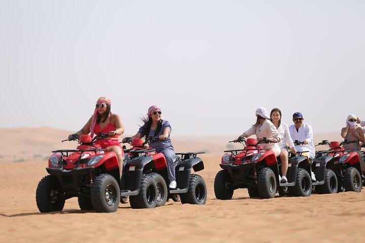 Dubai ATV Zelfrijdende quad met kameelrit en sandboarden