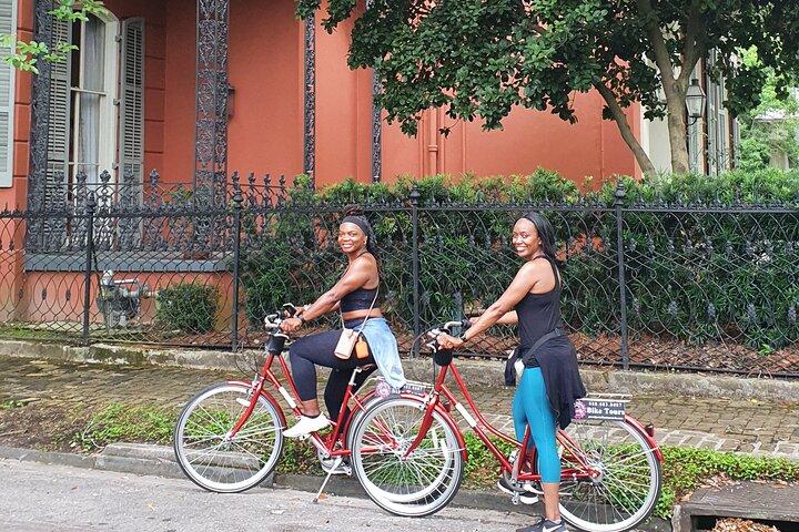 Excursão de bicicleta pelo Garden District e cemitério de Nova Orleans