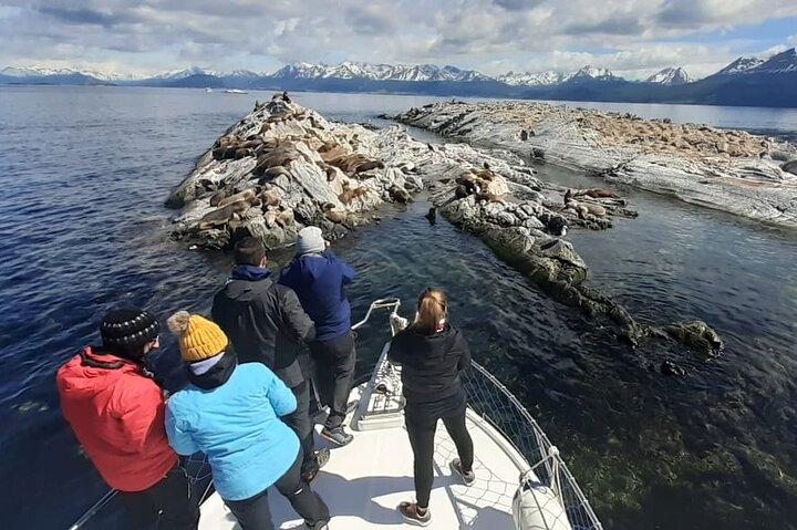 タンゴ ヨットでビーグル海峡を巡るツアー