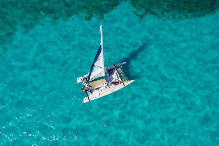 Excursão de dia inteiro em catamarã Isla Mujeres – Buffet, Open Bar & Pickup