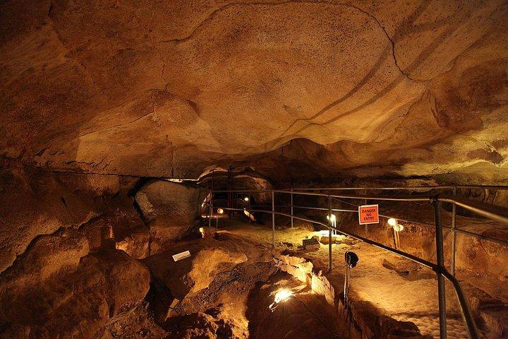 先史時代の寺院と南部のハイライト 1 日ツアー