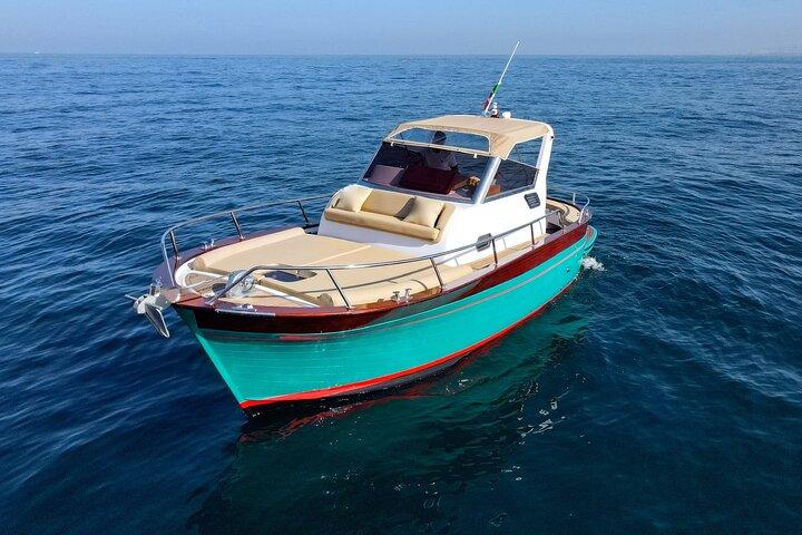Tour privato in barca di un giorno al Golfo di Napoli: Ischia & Procida
