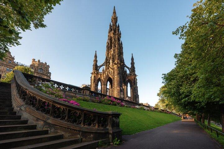Edimburgo Histórico e Capela Rosslyn Excursão Privada de Dia Inteiro em uma Minivan Premium