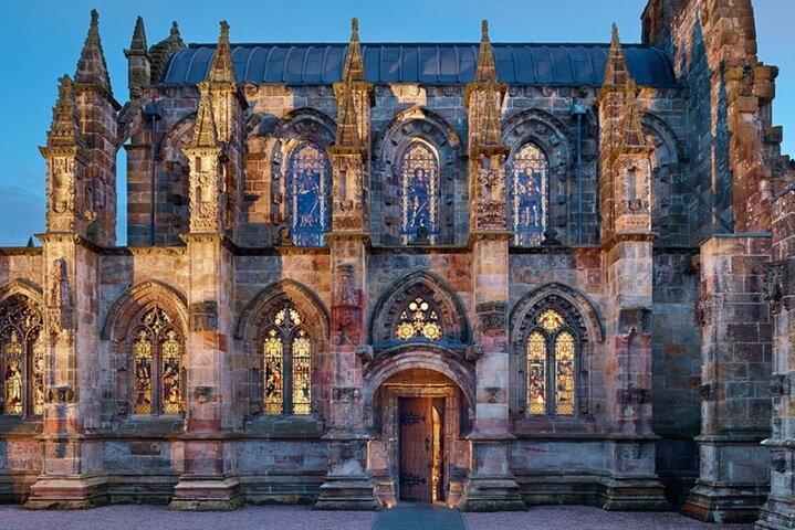 Tour privato di un'intera giornata della storica Edimburgo e della Cappella di Rosslyn in un minivan premium