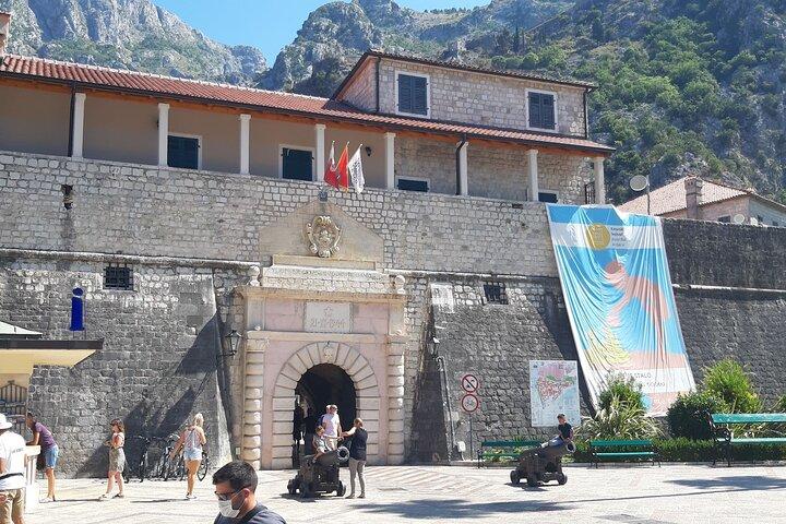 Laizy quartas-feiras Tour para Montenegro