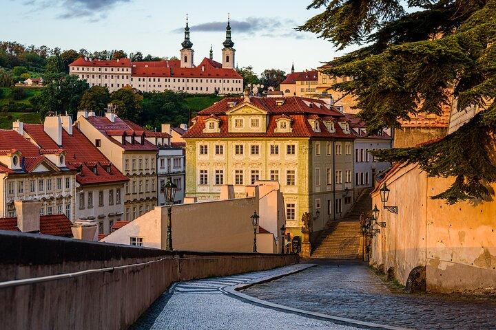 ONE PRAGUE TOUR: The Castle Side com comida checa e cerveja