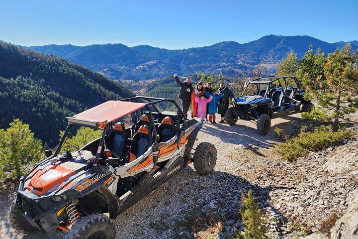 Experiência privada de 4x4 no Rhodopes com visita à fazenda de avestruzes