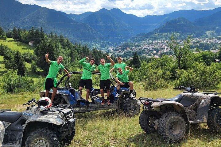 ダチョウ農場訪問によるロドピでのプライベート 4x4 体験