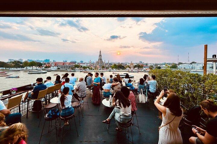 Visite privée en soirée romantique de Bangkok en TukTuk