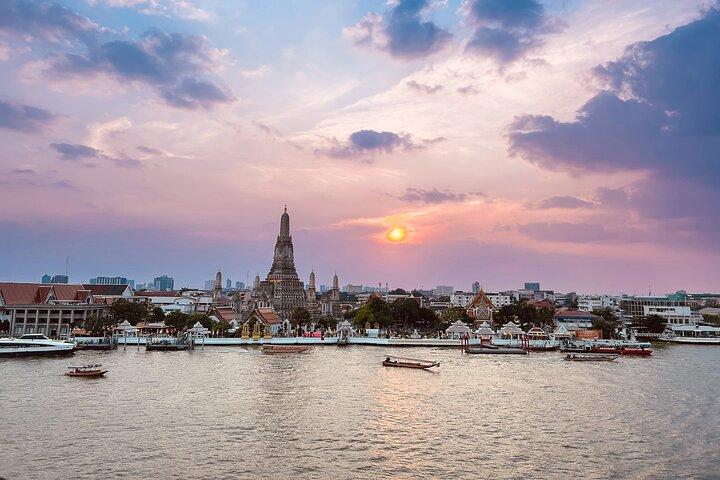 Visite privée en soirée romantique de Bangkok en TukTuk