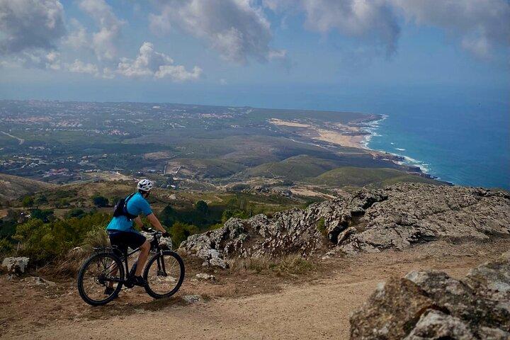 Vélo électrique des montagnes de Sintra à la mer de Cascais avec prise en charge à Lisbonne