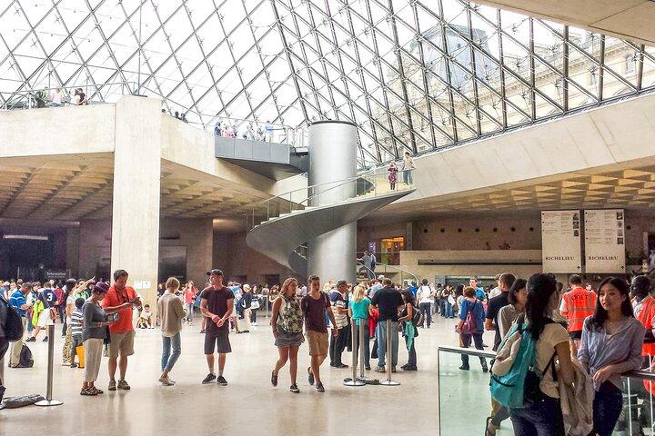 Visite privée du Louvre, du Musée des illusions et de la Seine