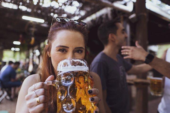 ビリニュスでの楽しいウォーキングビール試飲プライベートツアー