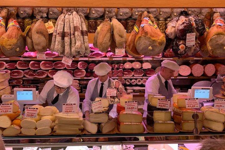 Food and Wine Tasting Tour in Bologna met lokale gids