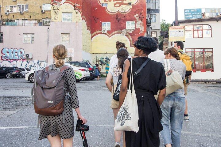 Tour privato di 2 ore di arte di strada e graffiti di Sofia