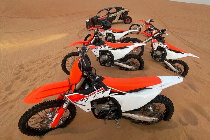 Excursions d'une heure en moto tout-terrain KTM 450CC dans le désert à Dubaï