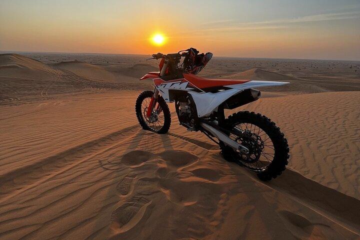 1 uur durende KTM 450CC crossmotor Desert Adventure Tours in Dubai