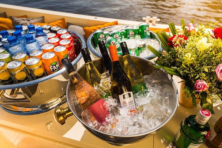Excursion en bateau privé à Amsterdam avec pizza et boissons à volonté