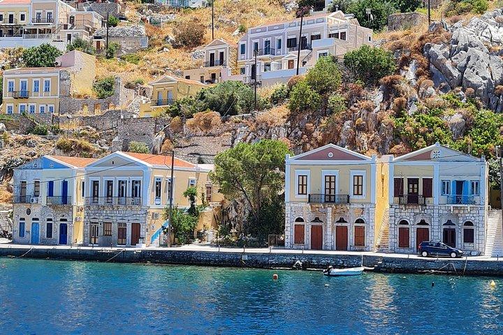 Visite libre de l'île de Symi et du monastère de Panormitis