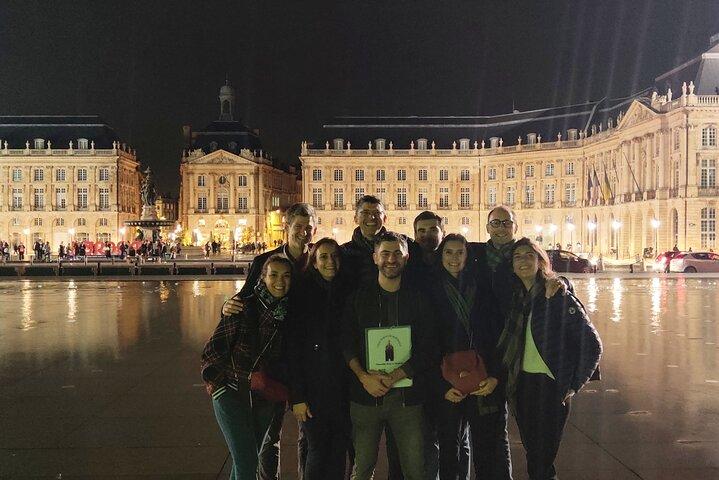 Esclusivo! Scopri la vibrante Bordeaux di notte: tour notturno!