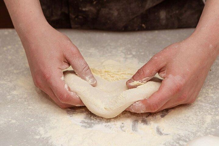 Clase privada de preparación de pizza con cata de vinos